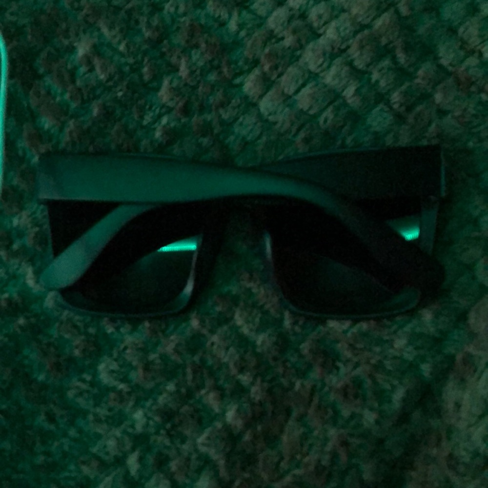 Sunglasses - Picture 4 of 8